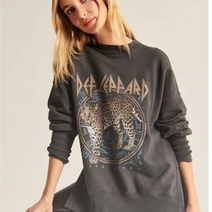 Abercrombie & Fitch Gray Graphic Women's Sweatshirt - size L!